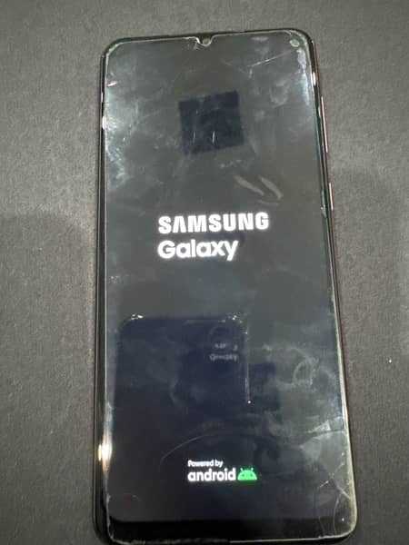 Samsung galaxy A04 ROM:64 RAM:4gb colour :copper 2