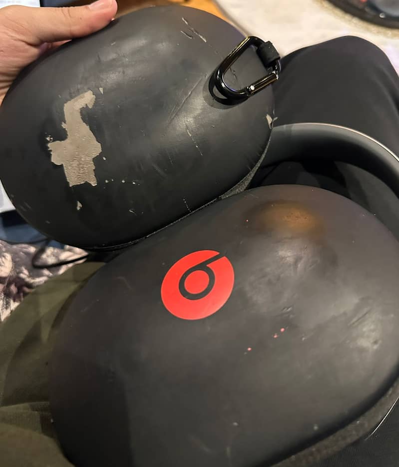 Beats Studio 2.0 Wireless Bluetooth Over Ear Headphones 1