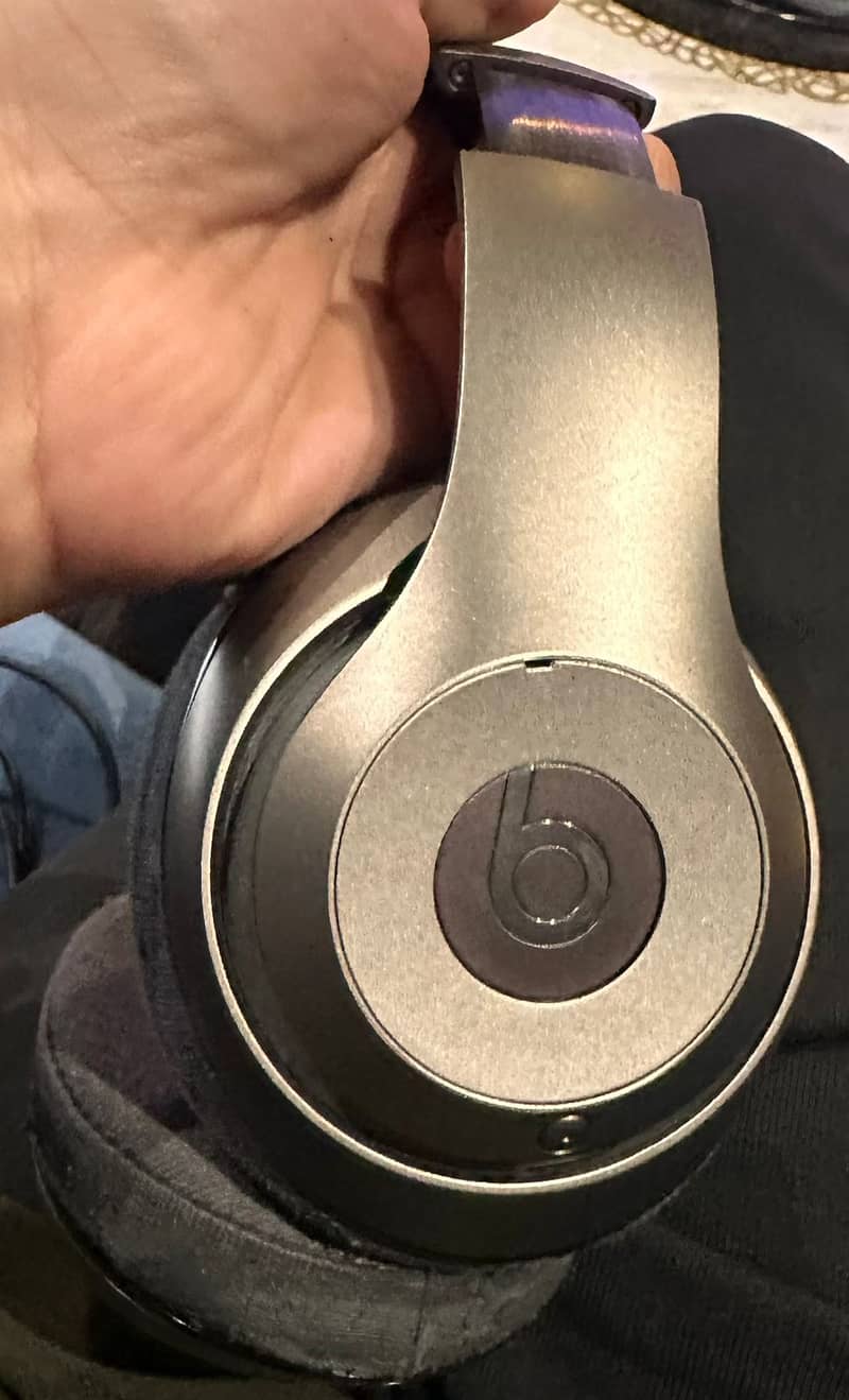 Beats Studio 2.0 Wireless Bluetooth Over Ear Headphones 3