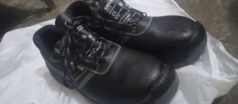 Unused shoes hyen serious buyer can contact please 3