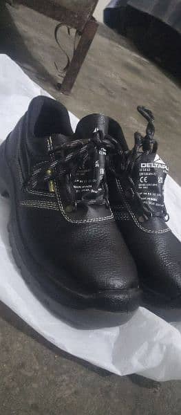 Unused shoes hyen serious buyer can contact please 4