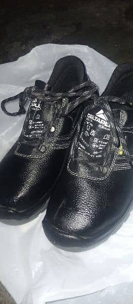 Unused shoes hyen serious buyer can contact please 7