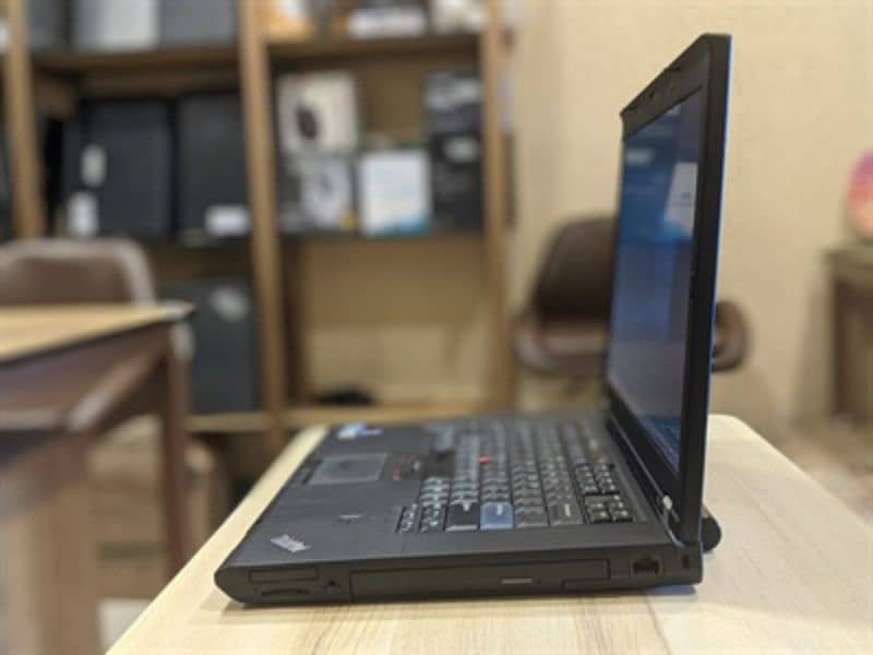 Lenovo Gaming Laptop workstation corei7 2.80Ghz (2GB dedicated Grafic) 1