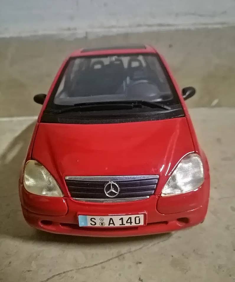 MAISTO Scale 1/18 Diecast = MERCEDES BENZ A Class Special Edition 1