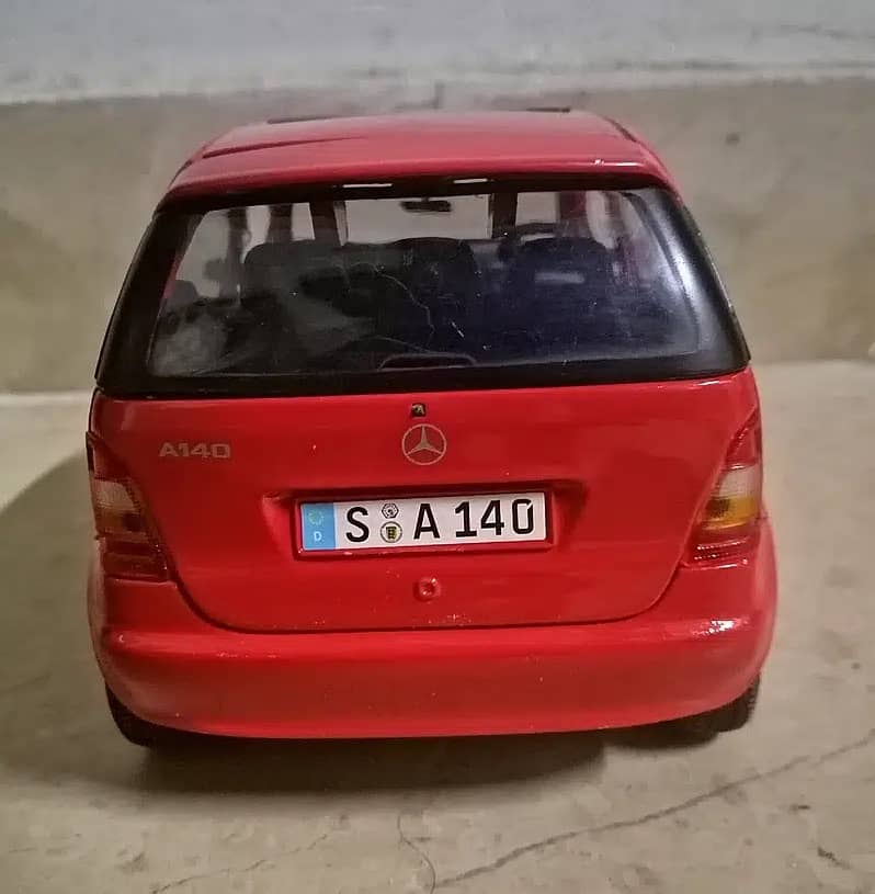 MAISTO Scale 1/18 Diecast = MERCEDES BENZ A Class Special Edition 4