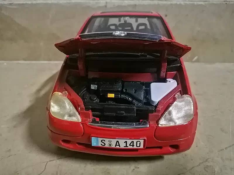 MAISTO Scale 1/18 Diecast = MERCEDES BENZ A Class Special Edition 6