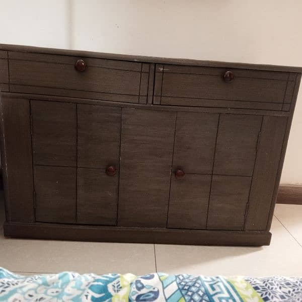 Full size double wooden bed without mattress for sale in Lahore 3
