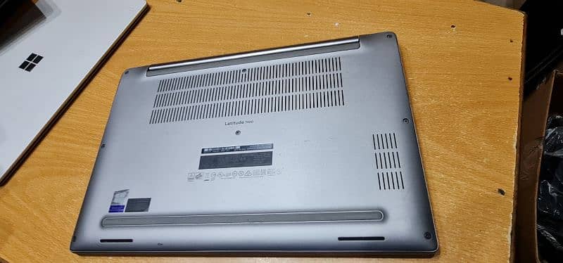 Dell Latitude 7400 Touch Silver Edition Core-i7 8th Gen Laptop 4