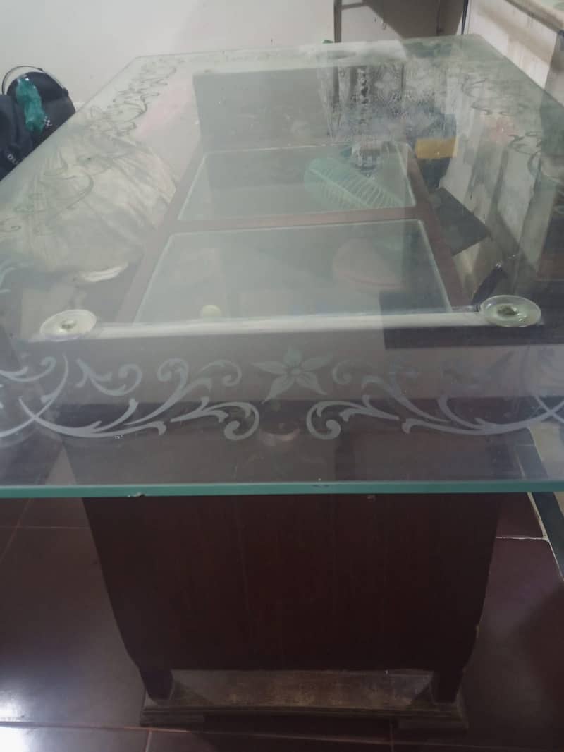 dinning table and divider 0