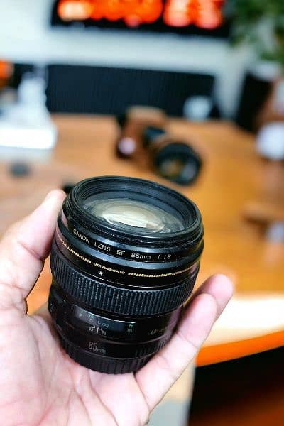 Canon EF 85mm F1.8 UltraSonic in mint condition with hood 5