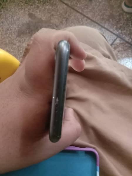 iphone 8 non pta backglass broken ha 3