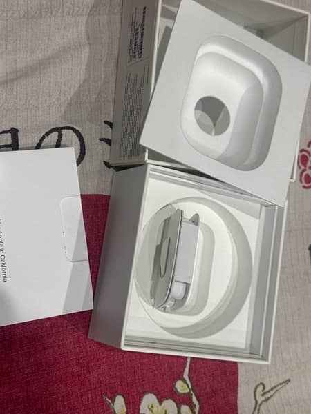 apple airpods pro ( 2nd generation ) only charging case 5