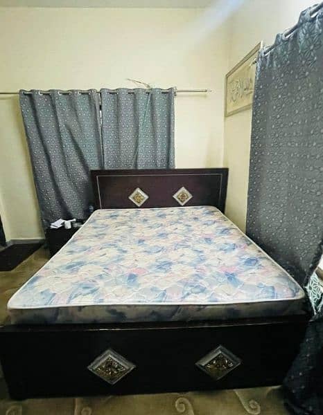 King size bed with Mattress 0/3/4/8/9/0/4/5/6/5/4 0