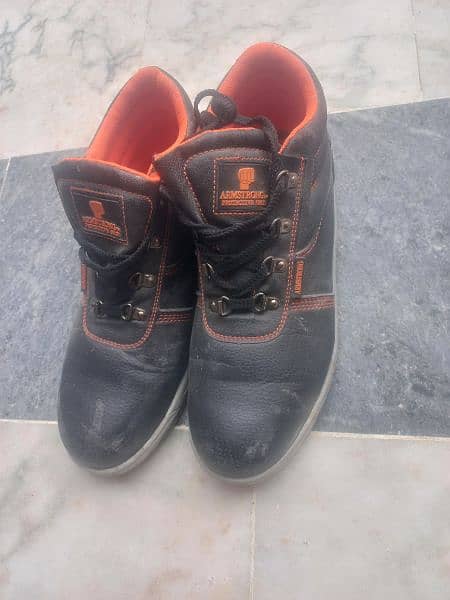safety shoes all ok very less use 44number 5