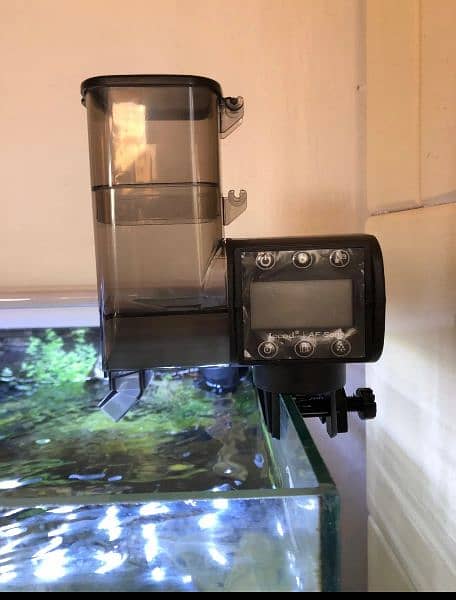 Automatic Fish Feeder for Aquarium, Digital Display. 12