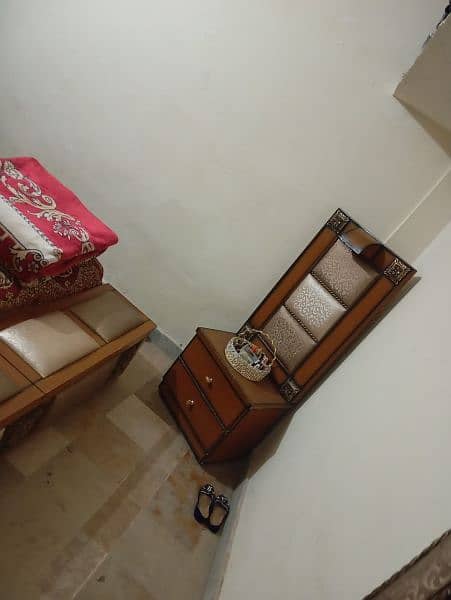 Bed with side table in 10 by 10 condition. . only 1 year used. . . ful 2