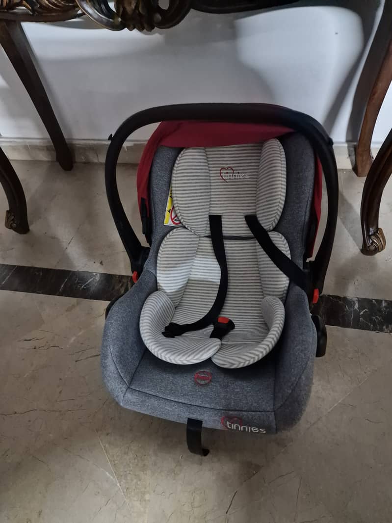 Tinnies baby carseat carrycot 1
