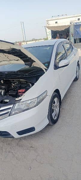 I want to sell my Honda city. brand new condition 5