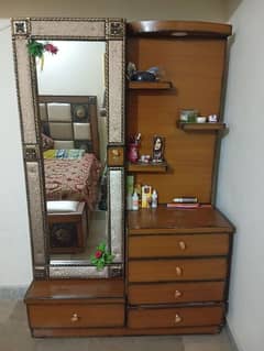 Dressing table in 10 by 10 condition