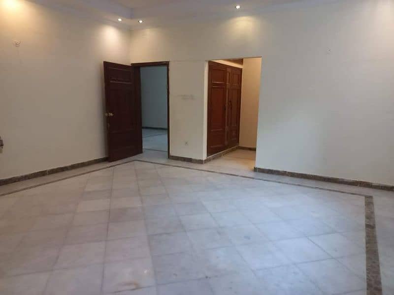 SEPARATE GATE PORTION FOR RENT IN F10 1