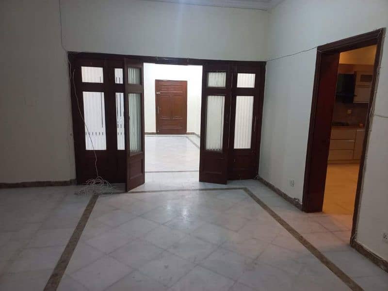 SEPARATE GATE PORTION FOR RENT IN F10 2