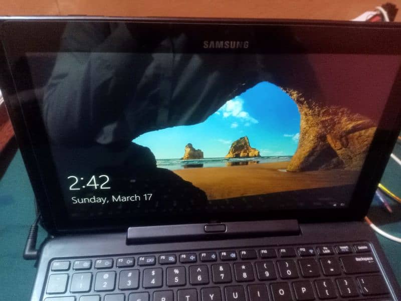 Samsung touch ativ i5 3rd detachable laptop with pen 0