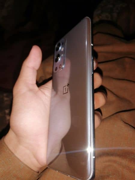 one plus 9 pro 8+4 /128 gb only mobile and original charger 3