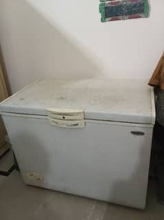it's waves deep freezer in very good condition