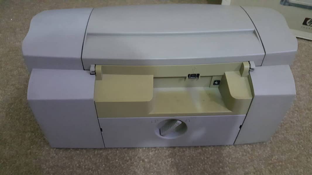 HP 845c printer. O3244833221. 2