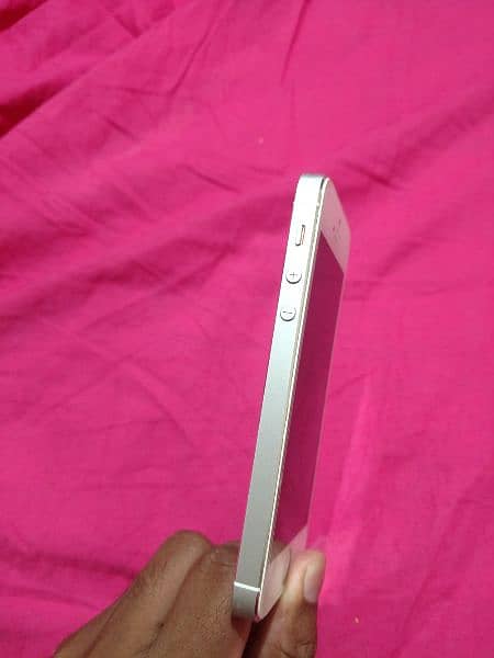 iPhone 5s Excellent Condition - Country Lock - Pta Approved 5