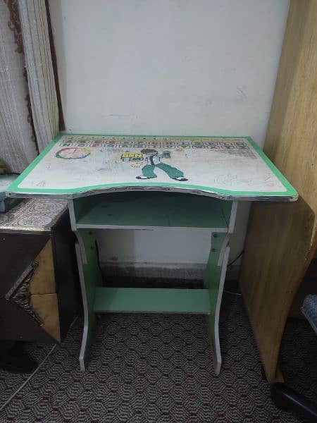 Kids table and chair for sale 3