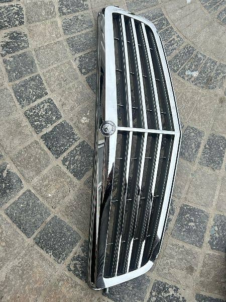 Mercedes Benz S class W221 side mirror and C180 2012 W204 front grill 6