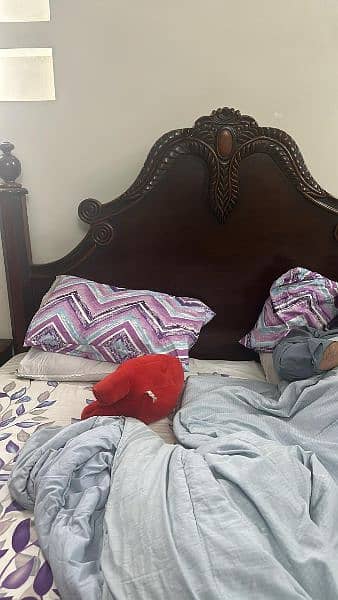 bed set good quality totally shesham. only call on Whatsapp 2