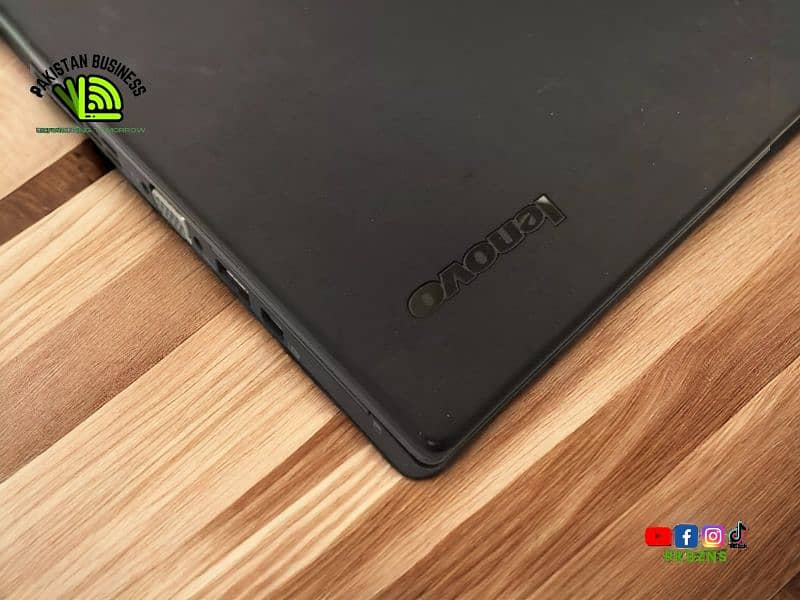 *Lenovo Thinkpad X250 Ultrabook* 2