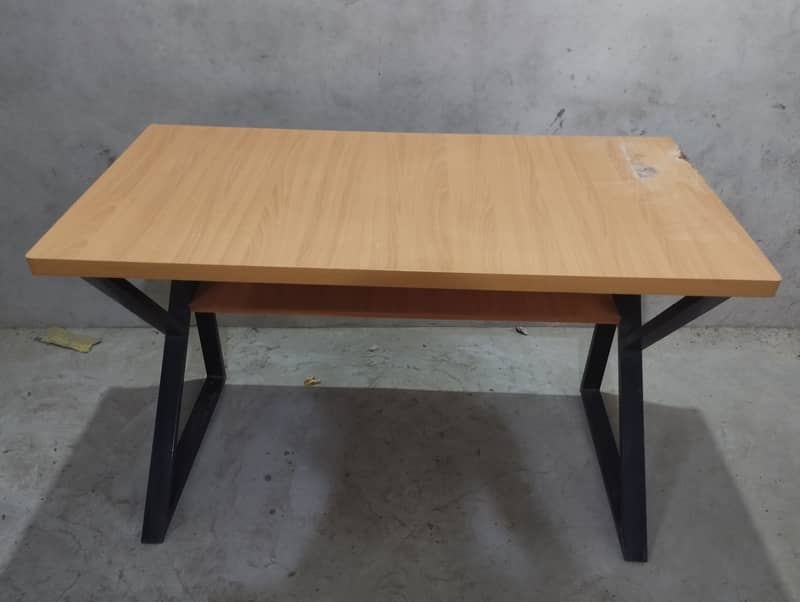 Fancy Stylish 9/10 Condition Computer Table for Sale 0