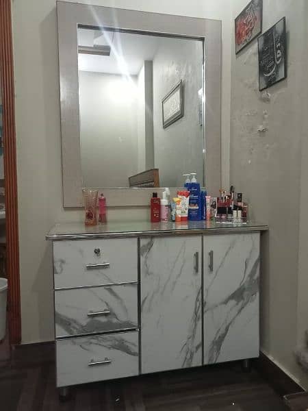 MODERN DESIGN DRESSING TABLE (First Class Condition) 1