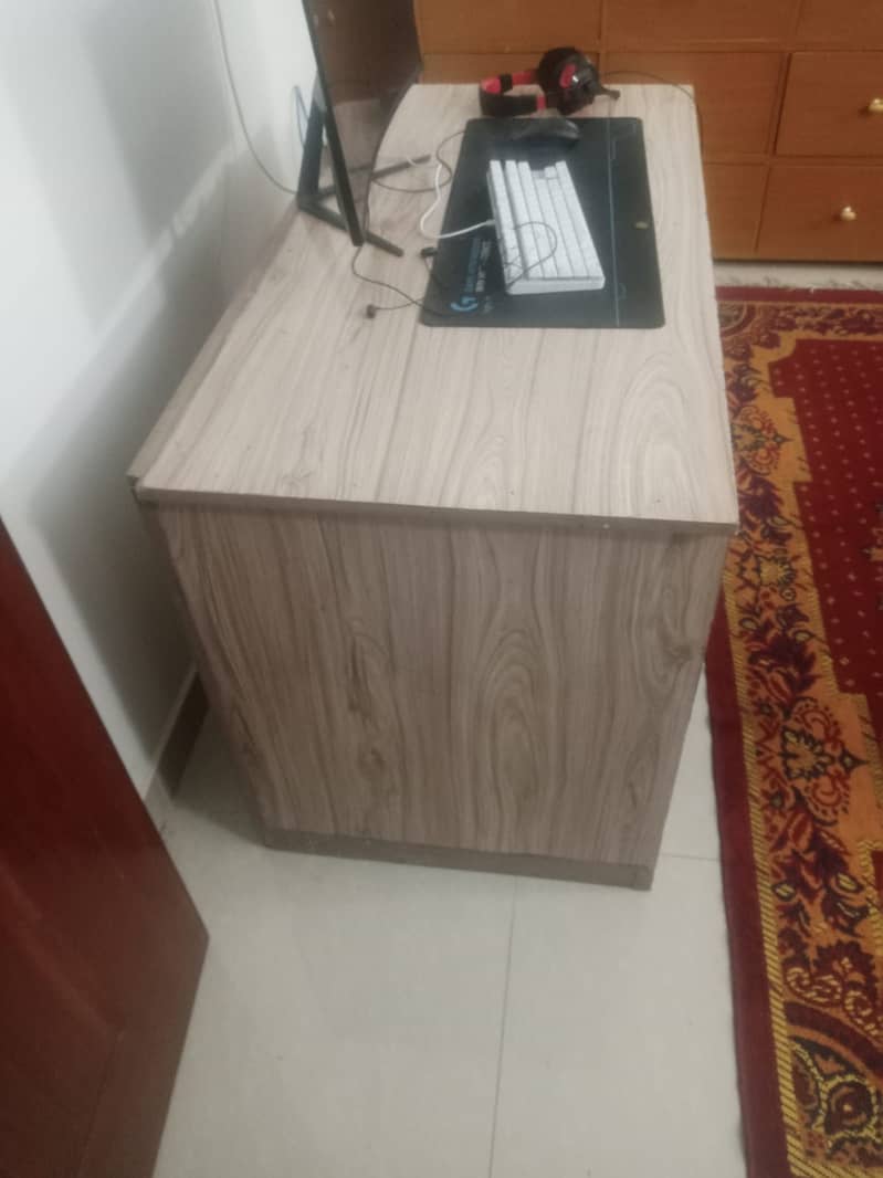 Wooden Table for sale ( urgent ) 2