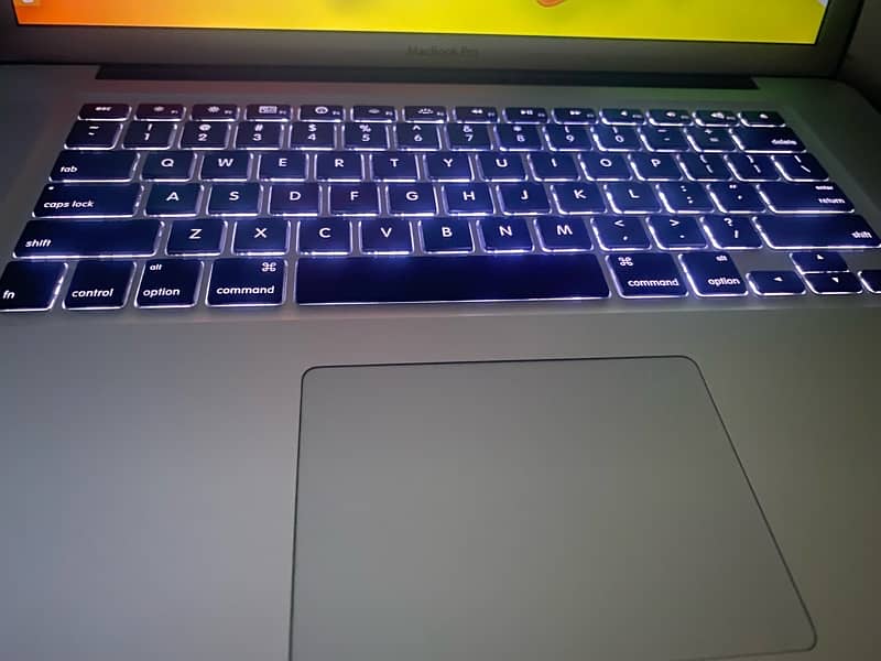 MacBook Pro laptop 0