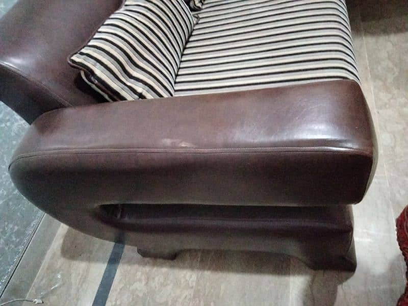 dewaan /couch for sale slightly used 1