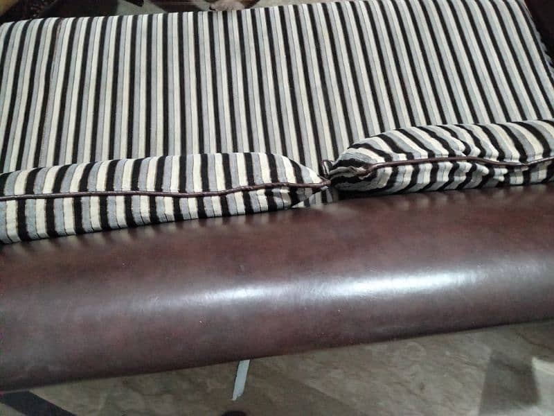 dewaan /couch for sale slightly used 4