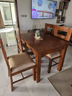 4 seater dinning table