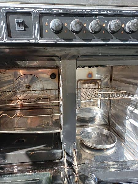 Cooking stove with 5 Burners , Oven and Top glass cover 1
