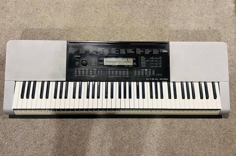 Casio keyboard WK-220 piano Yamaha  Korg Roland Casio kawai M-audio 1
