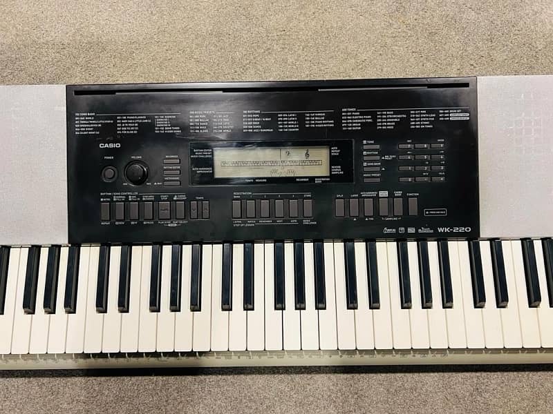 Casio keyboard WK-220 piano Yamaha  Korg Roland Casio kawai M-audio 5