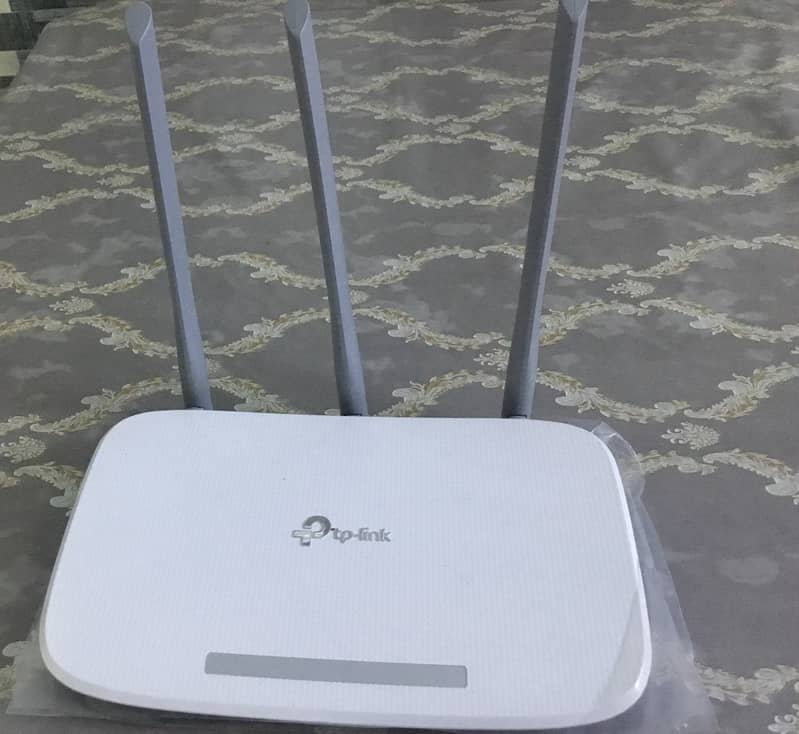 TP-Link 300Mbps Wireless N router (Model No. TL-WR845N) 0