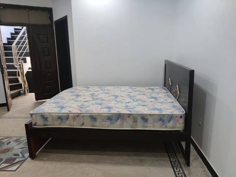 King size bed with Mattress 0/3/4/8/9/0/4/5/6/5/4 2