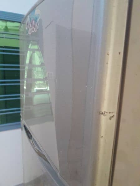 Dawlance Fridge For Sale In Good Condition 3