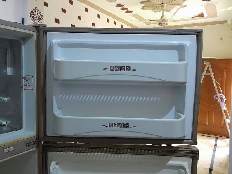 Dawlance Fridge For Sale In Good Condition 10