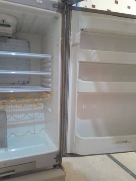 Dawlance Fridge For Sale In Good Condition 13