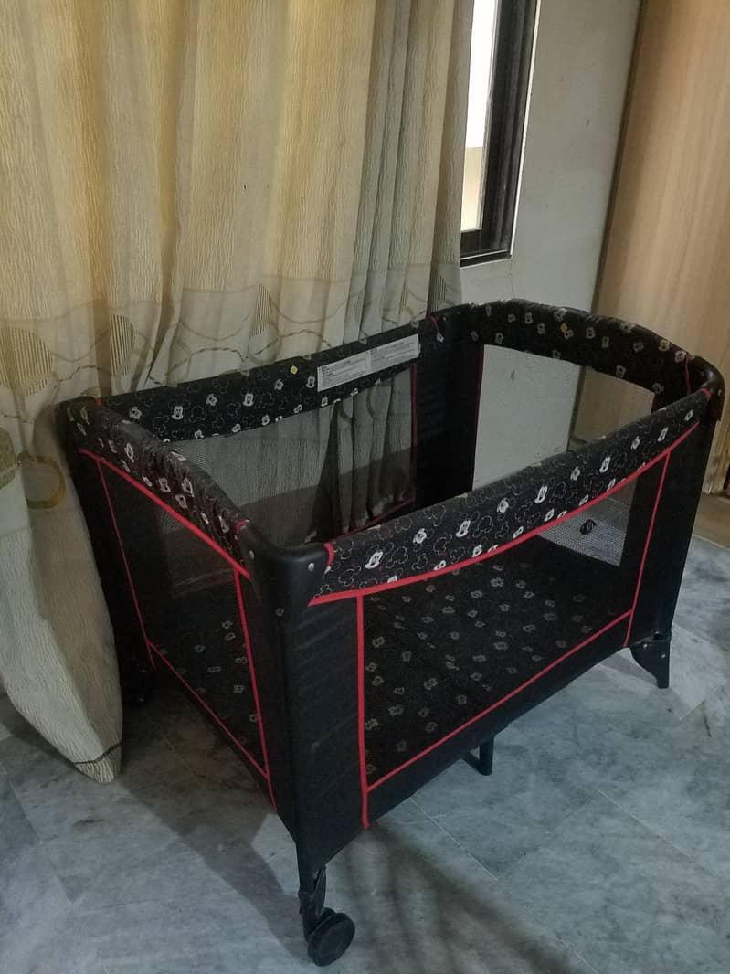 Baby bassinet or play gym imported in good condition 0